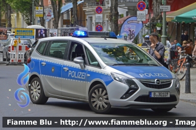 Opel Zafira
Bundesrepublik Deutschland - Germania
Landespolizei Freie Stadt Berlin-
Polizia territoriale Città di Berlino
