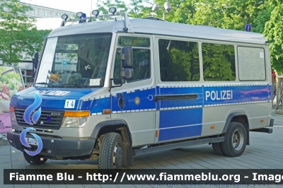 Mercedes-Benz Vario 813D
Bundesrepublik Deutschland - Germania
Landespolizei Freie Stadt Berlin-
Polizia territoriale Città di Berlino
