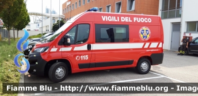 Fiat Ducato X290
Vigili Del Fuoco
Comando Provinciale di Venezia
Distaccamento Permanente di Mestre
Nucleo NBCR
Allestimento Baggio & De Sordi
VF 30515
Parole chiave: Fiat Ducato_X290 VF30515