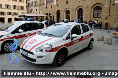 Fiat Punto VI serie 
Polizia Municipale Firenze
Allestimento Focaccia
Codice Veicolo: 15
POLIZIA LOCALE YA 678 AB
Parole chiave: Fiat Punto_VIserie POLIZIALOCALEYA678AB