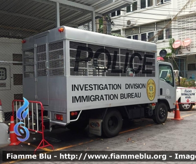 Isuzu Elf
ราชอาณาจักรไทย - Thailand - Tailandia
รถตำรวจตรวจคนเข้าเมือง - Thai Immigration Police
