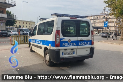 Fiat Scudo IV serie
Polizia Locale
Comune di Cassino (FR)
Codice automezzo: 02
YA 463 AD
Parole chiave: Fiat Scudo IV serie