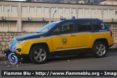 Jeep Compass I serie restyle
Associazione Europea Operatori Polizia
Sezione di Catania
Vigilanza Ambientale
Codice automezzo: 3
Parole chiave: Jeep Compass I serie restyle