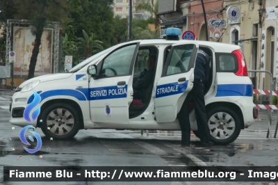 Fiat Nuova Panda II serie
Polizia Locale
Comune di Catania
Servizi Polizia Stradale
Parole chiave: Fiat Nuova_Panda_IIserie