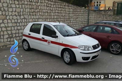 Fiat Punto II serie
Croce Rossa Italiana
Comitato di Enna
CRI A290D
Parole chiave: Fiat Punto II serie