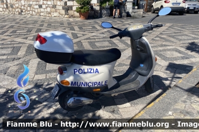 Piaggio Vespa
Polizia Municipale
Comune di Castelmola (ME)
Parole chiave: Piaggio Vespa