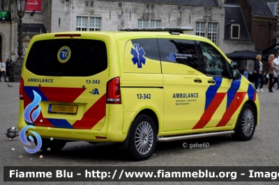 Mercedes-Benz Vito III serie
Nederland - Paesi Bassi
Amsterdam Ambulance
13-342
