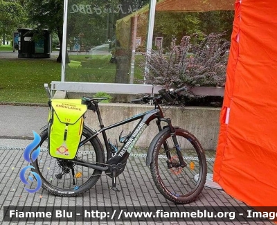 Bicicletta
Eesti Vabariik - Repubblica di Estonia
Tallinna Kiirabi - Servizio Ambulanze Pubblico di Tallin

