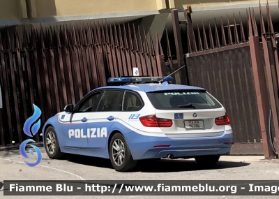 Bmw 320 Touring F31 restyle 
Polizia di Stato 
Polizia Stradale 
Allestimento Marazzi 
Decorazione Grafica Artlantis 
POLIZIA M0386
Parole chiave: Bmw 320_Touring_F31_restyle POLIZIAM0386