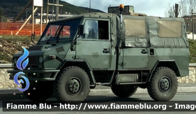 Iveco VM90 
Esercito Italiano 
9’ reggimento Alpini L’Aquila 
Sala operativa mobile 
EI 233 CV 
Parole chiave: VM90 Alpini L’Aquila