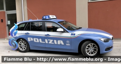 BMW 318 touring f31 restyle 
Polizia di Stato 
Polizia stradale in servizio sulla A24 “strada dei parchi” 
Allestimento Marazzi 
Decorazione grafica artlantis 
POLIZIA M1539
Parole chiave: BMW 318_touring_f31_restyle POLIZIAM1539