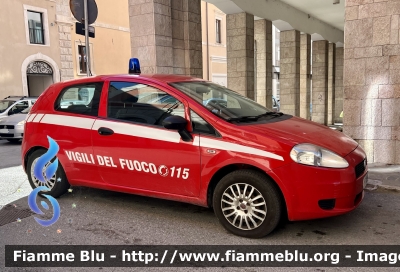 Fiat Grande Punto 
Vigili del Fuoco 
Comando provinciale di L’Aquila 
Versione 3 Porte 
VF 25598
Parole chiave: Fiat Grande_Punto VF25598