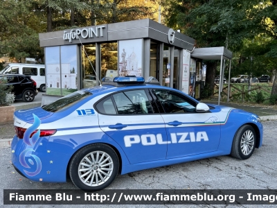 Alfa Romeo Nuova Giulia
Polizia di Stato 
Squadra Volante 
Allestimento FCA 
POLIZIA M7258
Parole chiave: Alfa-Romeo Nuova_Giulia POLIZIAM7258