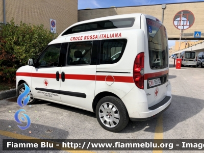 Fiat Dobló III serie 
Croce Rossa Italiana 
Comitato di L’Aquila 
Allestimento Innova 
CRI 867 AD 
Parole chiave: Fiat Doblò_IIIserie CRI867AD