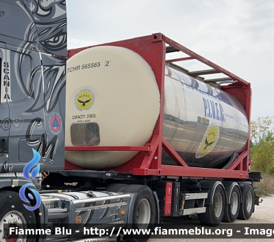 Semirimorchio Van Hool 
Protezione Civile Pivec L’Aquila 
Allestito con Tank Container con capacità di 31000 Litri di Acqua 
Parole chiave: Seminario Van_Hool
