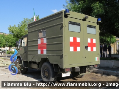 Iveco VM 90
Ambulanza
R.O.E. 4' Reparto Corpo Militare Sovrano Militare Ordine Di Malta in ausilio al IX Reggimento Alpini L'Aquila
EI 738 DJ 
Parole chiave: Iveco VM_90 Ambulanza EI738DJ