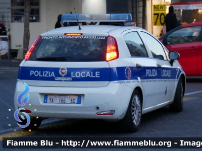 Fiat Punto VI serie
Polizia Locale
Comune di Catania
Codice automezzo: 26
POLIZIA LOCALE YA 166 AG
Parole chiave: Fiat Punto_VIserie POLIZIALOCALEYA166AG YA166AG