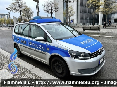 Volkswagen Touran II serie
Bundesrepublik Deutschland - Germania
Landespolizei Freie Stadt Berlin-
Polizia territoriale Città di Berlino
