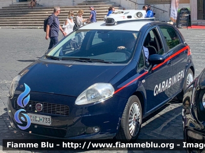 Fiat Grande Punto
Carabinieri
Autovettura equipaggiata con sistema EVA
CC CK 733
Parole chiave: Fiat Grande_Punto CCCK733