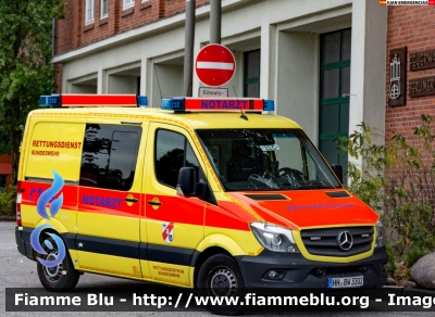 Mercedes-Benz Sprinter III serie restyle
Bundesrepublik Deutschland - Germania
Sanitaetsdienst der Bundeswehr
Parole chiave: Ambulance Ambulanza