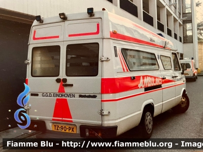 Iveco Daily I serie
Nederland - Netherlands - Paesi Bassi
Ambulancedienst Eindhoven
Parole chiave: Ambulance Ambulanza
