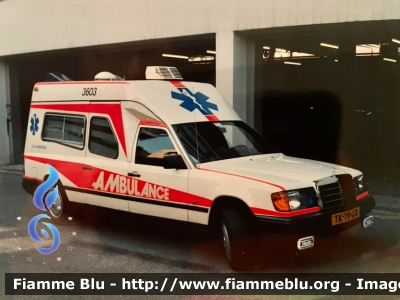 Mercedes-Benz W124
Nederland - Netherlands - Paesi Bassi
Ambulancedienst Eindhoven
Allestita Visser
Parole chiave: Ambulance Ambulanza
