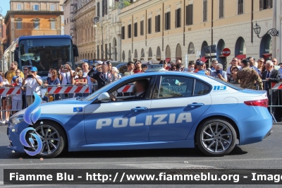 Alfa Romeo Nuova Giulia Q4
Polizia di Stato
Polizia Stradale
POLIZIA M2700
Parole chiave: Alfa-Romeo Nuova_Giulia_Q4 POLIZIAM2700
