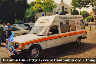 Mercedes-Benz W123
Nederland - Paesi Bassi
Nationale Bond Voor EHBO
Parole chiave: Ambulance Ambulanza