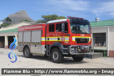 Man?
Republiek van Suid-Afrika - Republic of South Africa - Sud Africa
City of Cape Town Fire & Rescue
