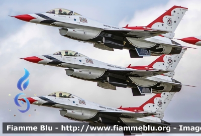 General Dynamics F-16 Fighting Falcon
United States of America - Stati Uniti d'America
US Air Force
Thunderbirds
