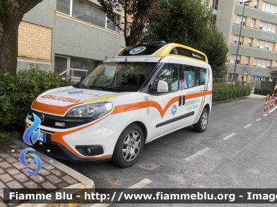 Fiat Dobló XL IV serie
Croce Bianca Onlus
Sede di Teramo
Ambulanza
Allestita da MAF (Mariani Alfredo e Figlio)
Codice automezzo: 12
Parole chiave: Fiat Dobló_XL_IVserie