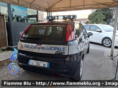 Fiat Grande Punto
Polizia Municipale
Comune di Bari (BA)
POLIZIA LOCALE YA 384 AK
(Autovettura dotata di Cellula di Sicurezza)
Parole chiave: Fiat Grande_Punto