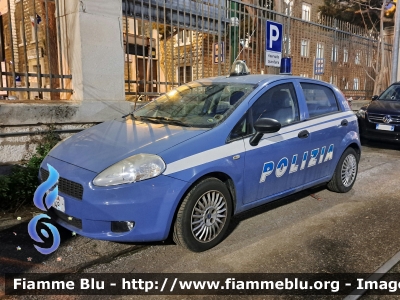 Fiat Grande Punto
Polizia di Stato
POLIZIA F7149
Parole chiave: Fiat Grande_Punto POLIZIAF7149