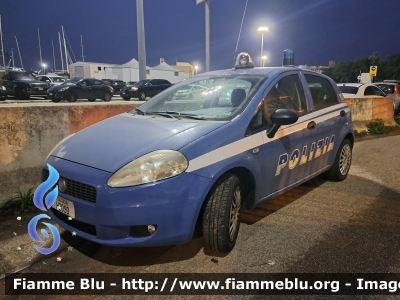 Fiat Grande Punto
Polizia di Stato
POLIZIA H2090
Parole chiave: Fiat Grande_Punto POLIZIAH2090