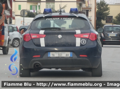 Alfa Romeo Nuova Giulietta restyle
Polizia Locale Molfetta (BA)
POLIZIA LOCALE YA 551 AH
allestimento DMC Custom Tailored
Parole chiave: Alfa-Romeo Nuova-Giulietta-restyle