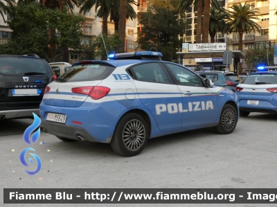 Alfa Romeo Nuova Giulietta restyle
Polizia di Stato
Squadra Volante
Allestimento NCT Nuova Carrozzeria Torinese
POLIZIA M5649
Parole chiave: Alfa-Romeo Nuova_Giulietta_Restyle POLIZIAM5649