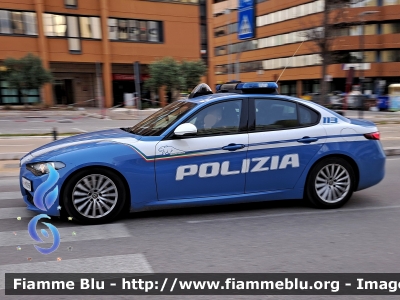 Alfa Romeo Nuova Giulia
Polizia di Stato
Squadra Volante
Allestimento FCA
POLIZIA M7096
Parole chiave: Alfa-Romeo Nuova Giulia POLIZIAM7096