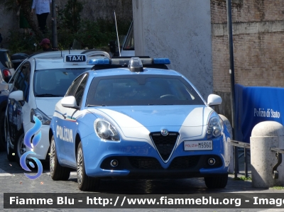 Alfa Romeo Nuova Giulietta restyle
Polizia di Stato
Squadra Volante
Allestimento NCT Nuova Carrozzeria Torinese
POLIZIA M9360

172° Polizia di Stato
Parole chiave: Alfa-Romeo Nuova Giulietta_restyle POLIZIAM9360